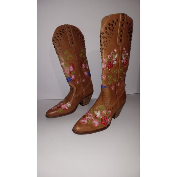 Dingo Poppy women's Flower Embroidery Studded leather cowgirl boots Tan Size 9 - Picture 2 of 11